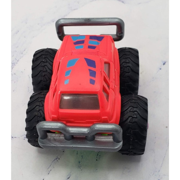 Way-Formed Toys Friction Jacked Up 4x4 Red Car and Green W/ Square Pattern Hood - Picture 5 of 7